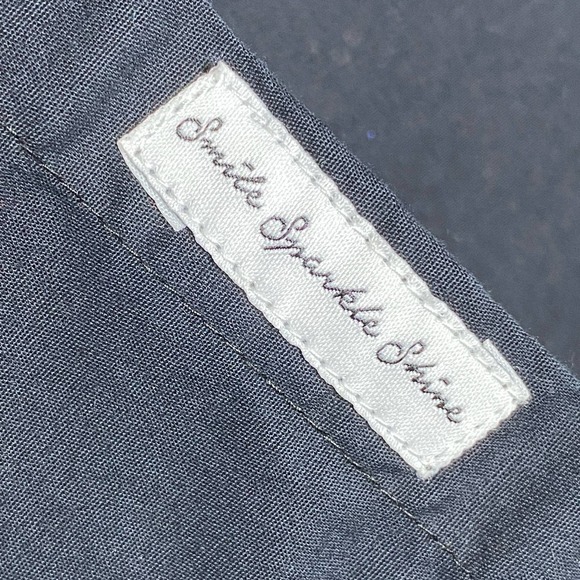 Men’s Denim & Flower Black Christmas Santa Hat Chihuahua Dog Button Up Shirt - Picture 4 of 6